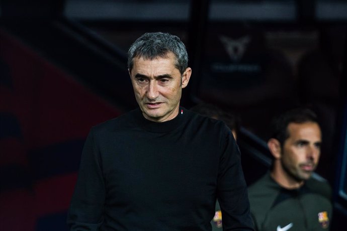 Archivo - Ernesto Valverde, head coach of Athletic Club, during the spanish league, La Liga EA Sports, football match played between FC Barcelona and Athletic Club de Bilbao at Estadio Olimpico de Montjuic on October 22, 2023, in Barcelona, Spain.