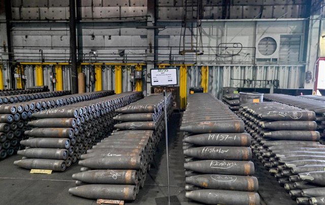 Archivo - April 12, 2023, Scranton, Pennsylvania, United States: Rows of incomplete shells wait for the next step in production. The Scranton Army Ammunition Plant held a media day to show what they make. The plant makes a 155mm artillery shell.