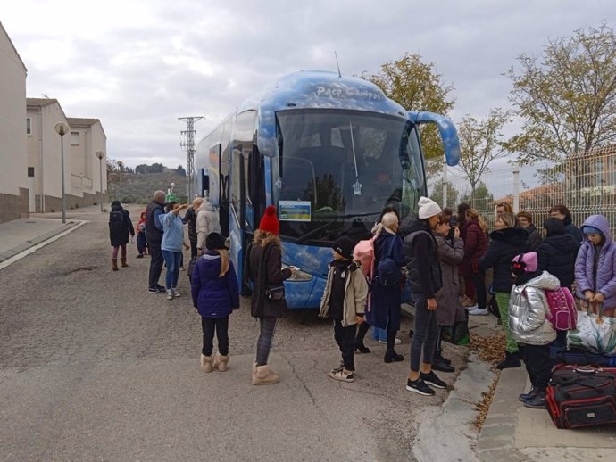 Archivo - Tercer contingente de refugiados ucranianos en Andorra, organizado  por Forestalia.