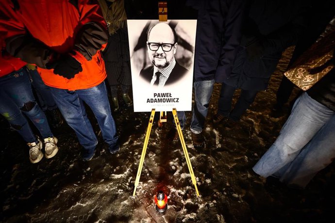 Homenaje a Pawel Adamowicz, alcalde de Gdansk y asesinado durante un evento público