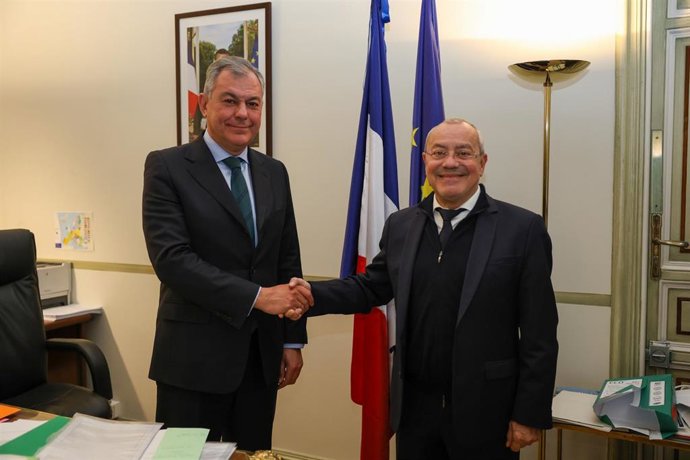 Sanz se reúne con el embajador de Francia en Esp