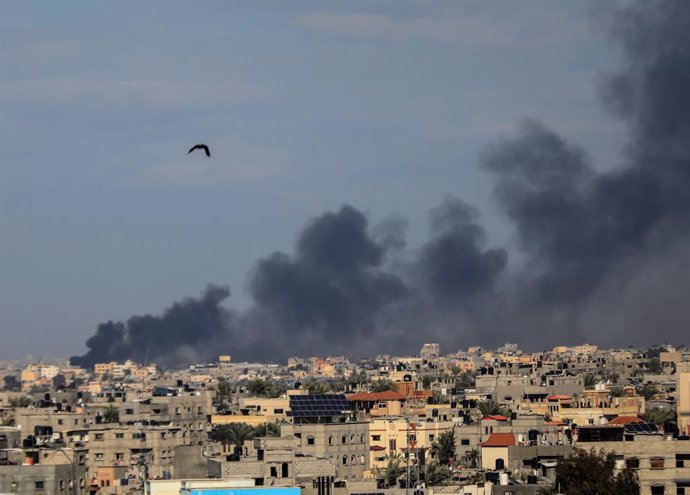 GAZA, Jan. 15, 2024  -- Smoke rises following an Israeli airstrike in the southern Gaza Strip city of Khan Younis, on Jan. 15, 2024. The Palestinian death toll from ongoing Israeli attacks on the Gaza Strip has exceeded 24,000, the Gaza-based Health Minis