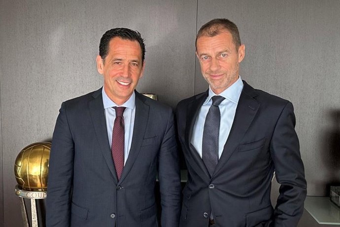 Pedro Proena y Aleksander Ceferin, tras reunirse en Nyon.