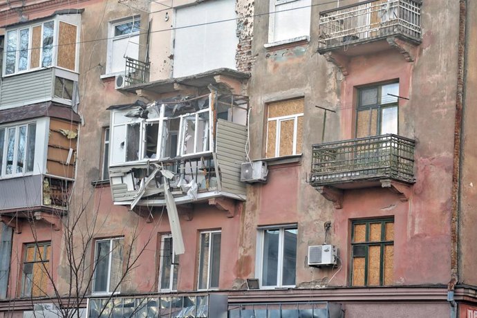 Un edificio residencial dañado tras un bombardeo en Jersón (Archivo)