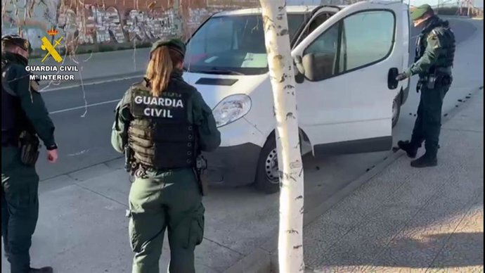 La Guardia Civil recupera en Calahorra una furgoneta de reparto de paquetería gracias a la colaboración ciudadana