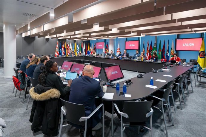 LaLiga se reúne con el COE y el CSD para avanzar en la erradicación del odio en el deporte.