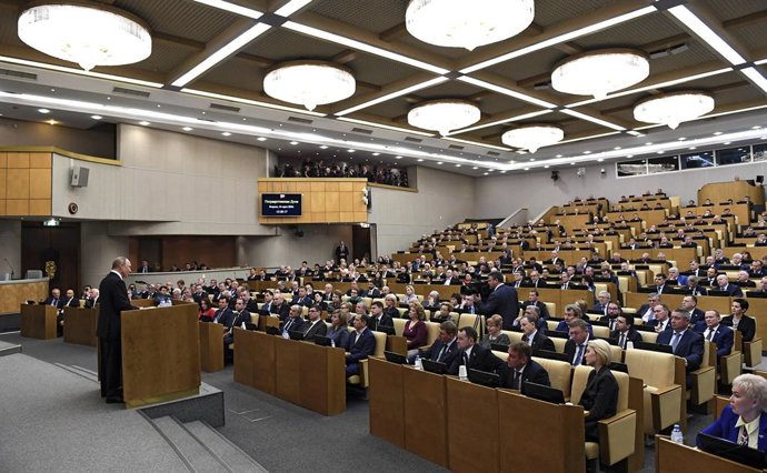 Archivo - El presidente de Rusia, Vladimir Putin, durante una comparecencia ante la Duma (archivo)
