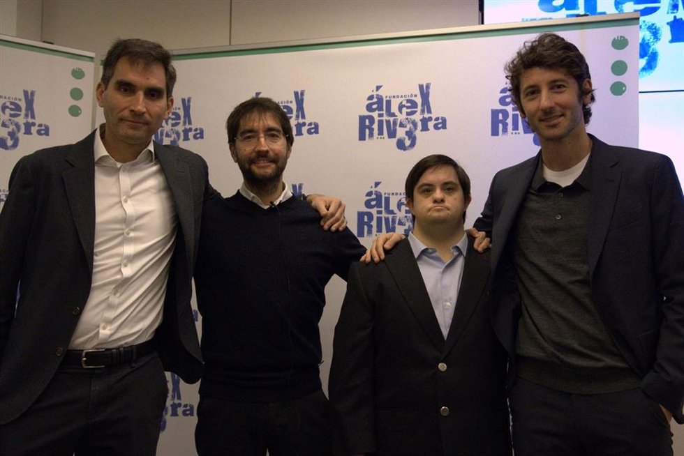 Esteban Granero (dcha) junto a Carlos Rivera, presidente y fundador de la Fundación Alex Rivera, y su hermano Alex