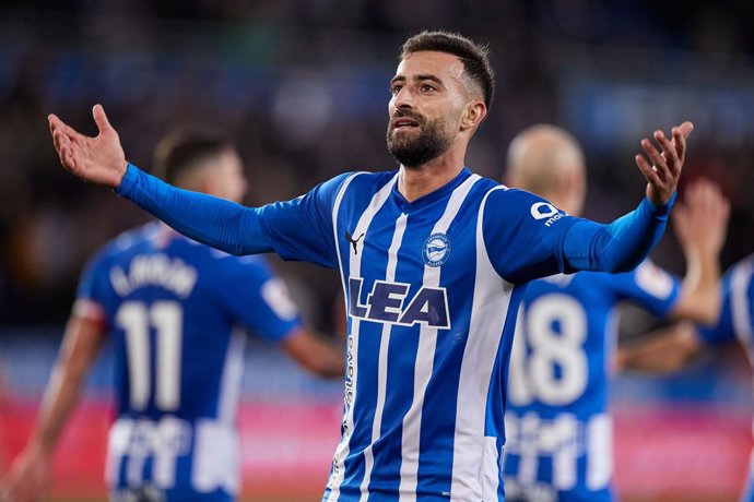 Archivo - Abde Rebbach of Deportivo Alaves reacts after scoring goal during the LaLiga EA Sports match between Deportivo Alaves and Granada CF at Mendizorroza Stadium on November 24, 2023, in Vitoria, Spain.