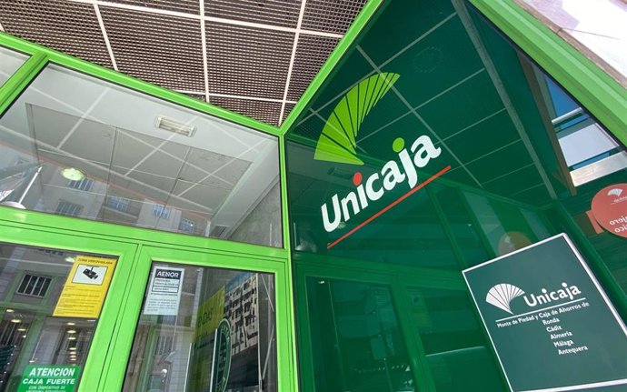 Archivo - Oficina de Unicaja, a 18 de julio de 2022, en Madrid (España). 