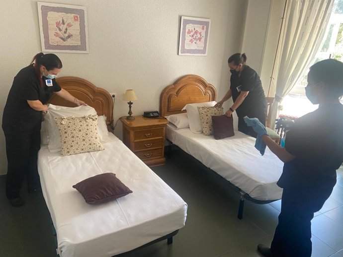 Archivo - Seis hoteles deTtoledo reciben a alumnas del curso de camarera de pisos de Cáritas Diocesana.