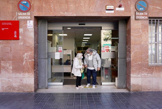 CValenciana.-AMP.- La Comunitat comienza el año con la gripe estancada y un descenso en las UCI, pero suben los ingresos