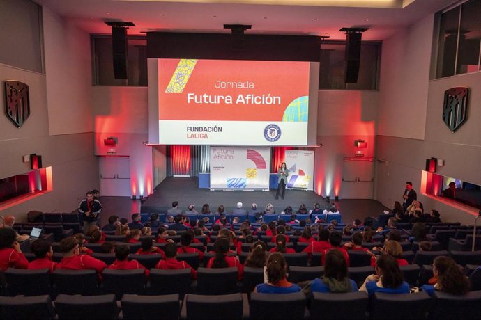 Arranca en el Metropolitano la 9 edición del proyecto 'Futura Afición' de LaLiga.