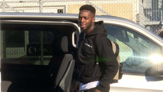 Iñaki Williams, jugador del Athletic Club, a su llegada al aeropuerto de Bilbao.