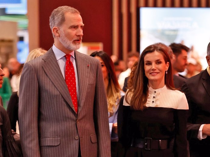 Archivo - Los Reyes Felipe y Letizia durante la inauguración de la 44 edición de la Feria Internacional de Turismo, Fitur