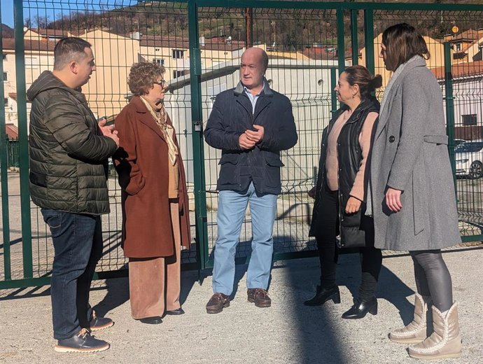 El PP pide la puesta en marcha del centro de desinfección para vehículos ganaderos del mercado de Cabañaquinta