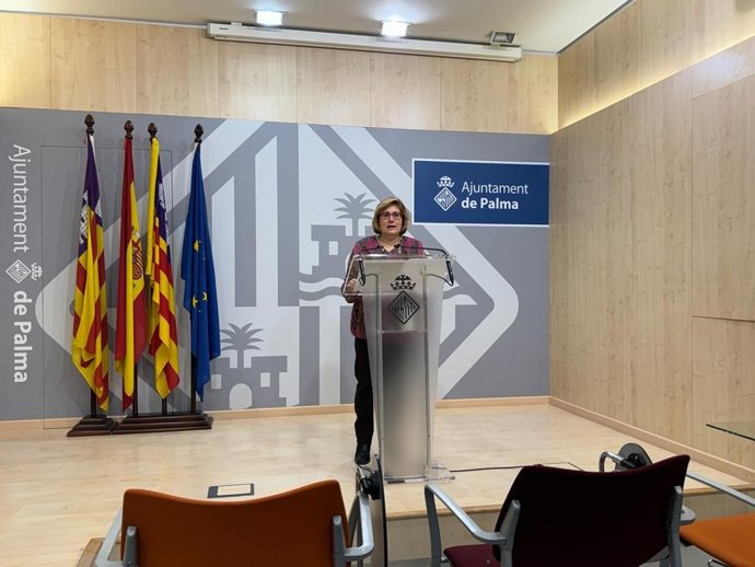 La portavoz del Ayuntamiento de Palma, Mercedes Celeste, en rueda de prensa.