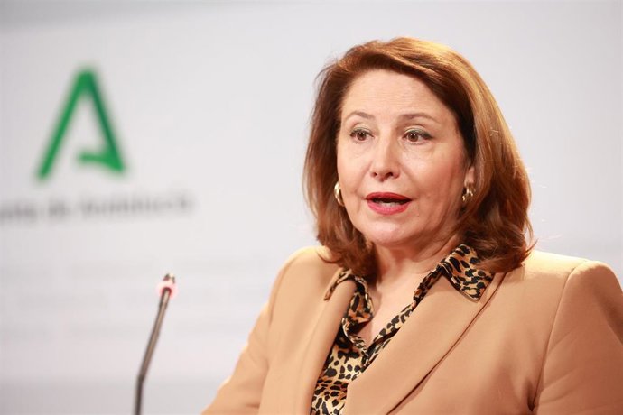 Archivo - La consejera de Agricultura, Pesca, Agua y Desarrollo Rural, Carmen Crespo