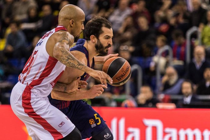 Archivo - Jordan Theodore, durante un partido ante el Bara en Euroliga con el Armani Milan.