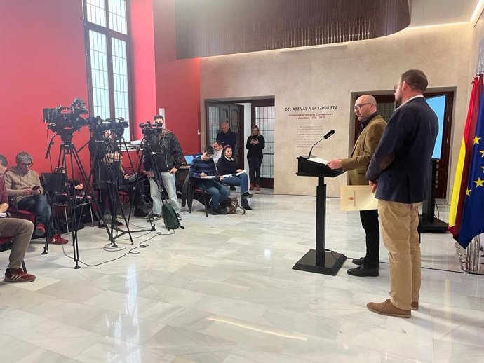 El concejal de Movilidad, Gestión Económica y Contratación del Ayuntamiento de Murcia, José Francisco Muñoz, en rueda de prensa