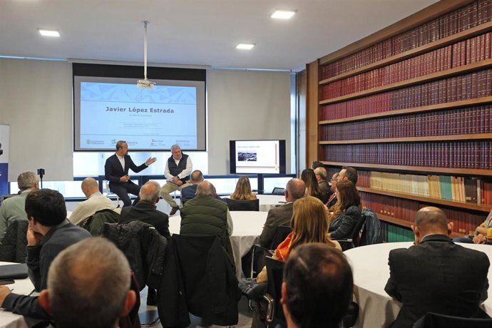 El alcalde de Torrelavega, Javier López Estrada, interviene en el Foro Besaya Futura