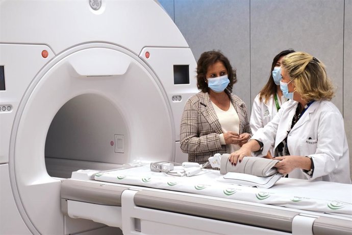 Nueva resonancia magnética en el Hospital de La Merced de osuna (Sevilla), inaugurada por la consejera de Salud, Catalina García.