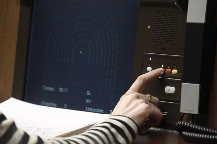 Archivo - Botones de Votaciones para diputados 