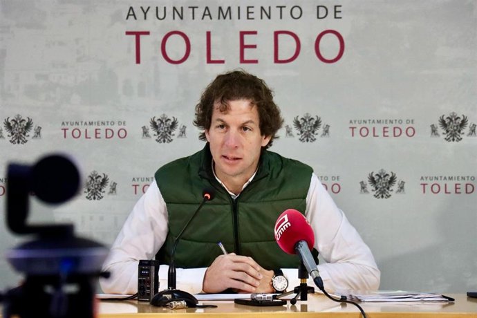 El Ayuntamiento de Toledo afirma que ya ha limpiado los últimos deshechos del vertido aparecido en la senda del Tajo
