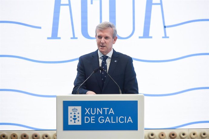 El presidente de la Xunta de Galicia, Alfonso Rueda, durante la rueda de prensa en el stand de Galicia en la primera jornada de la Feria Internacional de Turismo.