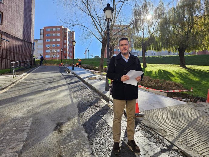 Imagen del concejal de Infraestructuras para los Barrios y la Ciudad de Barakaldo, Jon Andoni Uria.