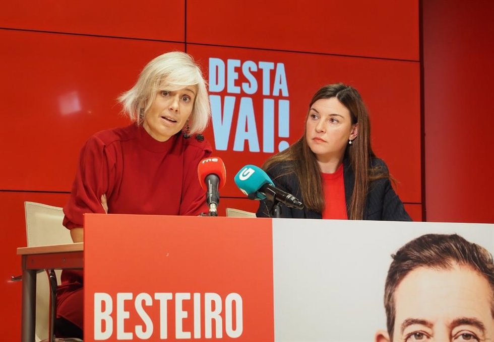 La cabeza de lista del PSdeG por A Coruña, Patricia Iglesias, y la candidata número tres por Lugo, Mayra García, en rueda de prensa