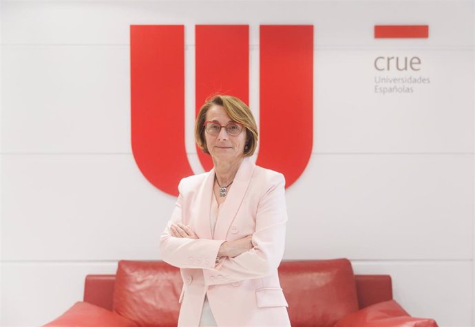 Archivo - La nueva presidenta de CRUE, Eva Alcón, posa tras una entrevista para Europa Press, 