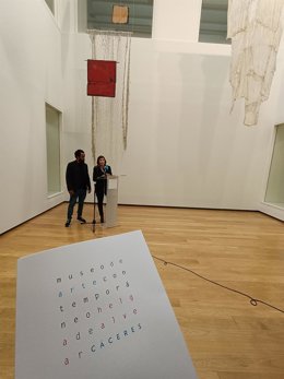 Carlos Bunga y Sandra Guimaraes en la presentación de la nueva exposición del Museo Helga de Alvear de Cáceres