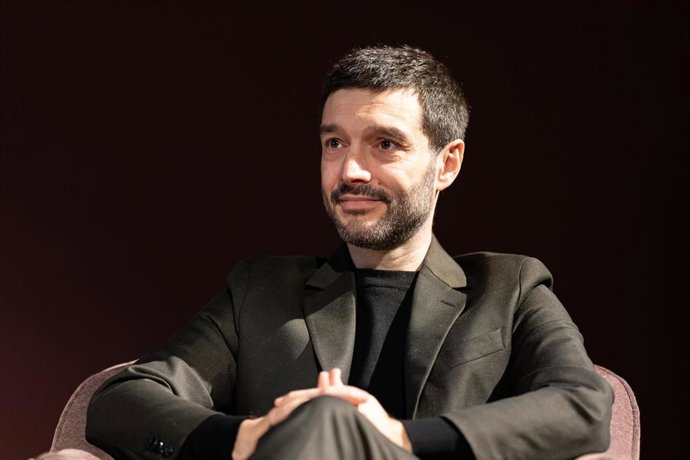 El ministro de Derechos Sociales, Consumo y Agenda 2030, Pablo Bustinduy, durante un acto de CERMI para abordar la reforma del artículo 49 de la Constitución, en el Ateneo de Madrid, a 17 de enero de 2024, en Madrid (España). 