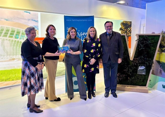 El Ayuntamiento de Valncia recibe en Fitur el premio de turismo familiar de la Federación Española de Familias Numerosas