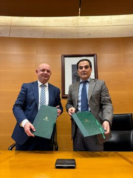 El alcalde de Dos Hermanas, Francisco Rodríguez, y el consejero de Justicia, José Antonio Nieto.