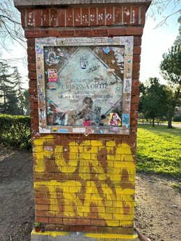 La placa a la Veneno vuelve a ser vandalizada