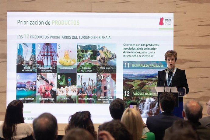 La diputada foral de Transportes, Movilidad y Turismo de Bizkaia, Sonia Pérez, en Fitur