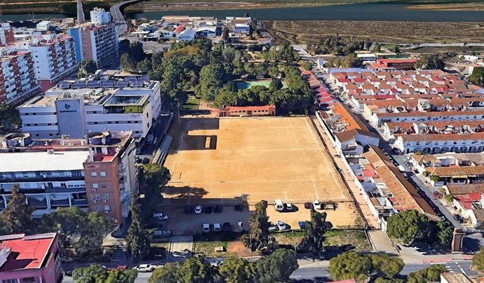 Campo de fútbol 'Cristo Pobre', en la barriada de La Navidad, en Huelva.