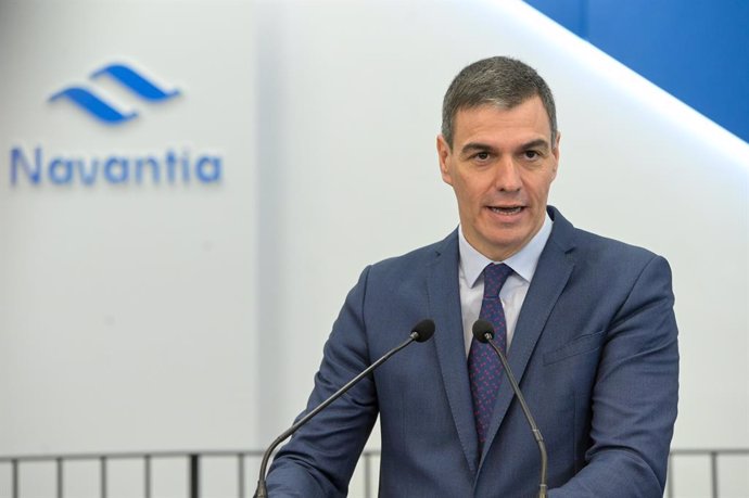 Archivo - El presidente del Gobierno, Pedro Sánchez, interviene durante su visita a las instalaciones del astillero de Navantia este miércoles en Ferrol (Galicia).