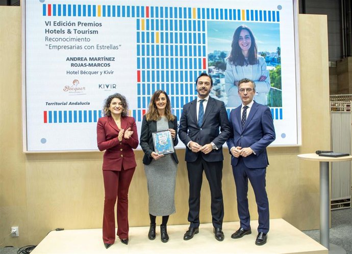 Caixabank entrega su premio 'Hotels & Tourism' de Andalucía a la empresaria Andrea Martínez Rojas-Marcos