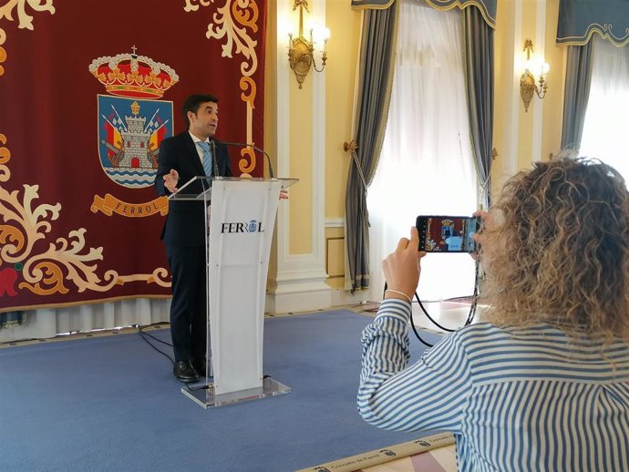 Archivo - El alcalde José Manuel Rey Varela durante una rueda de prensa.