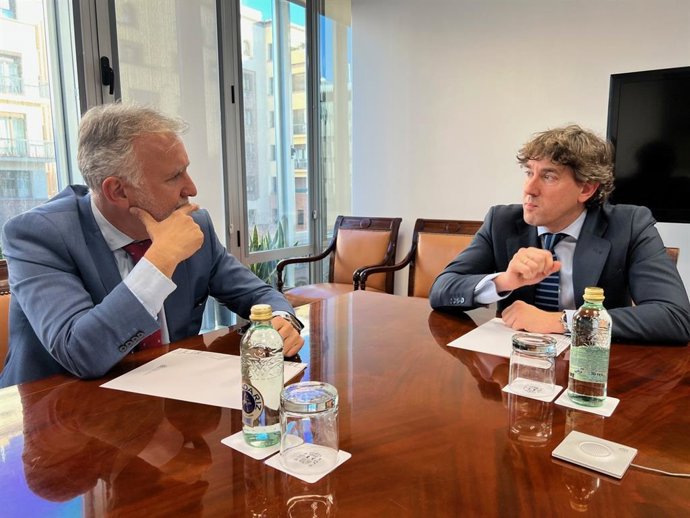 Reunión del ministro de Política Territorial, Ángel Víctor Torres, con el líder del PSE-EE, Eneko Andueza