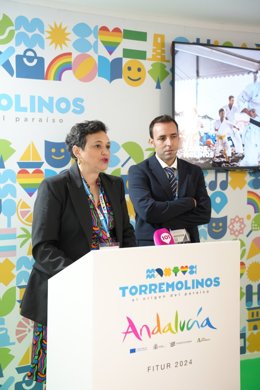 La alcaldesa de Torremolinos, Margarita del Cid, en rueda de prensa en Torremolinos