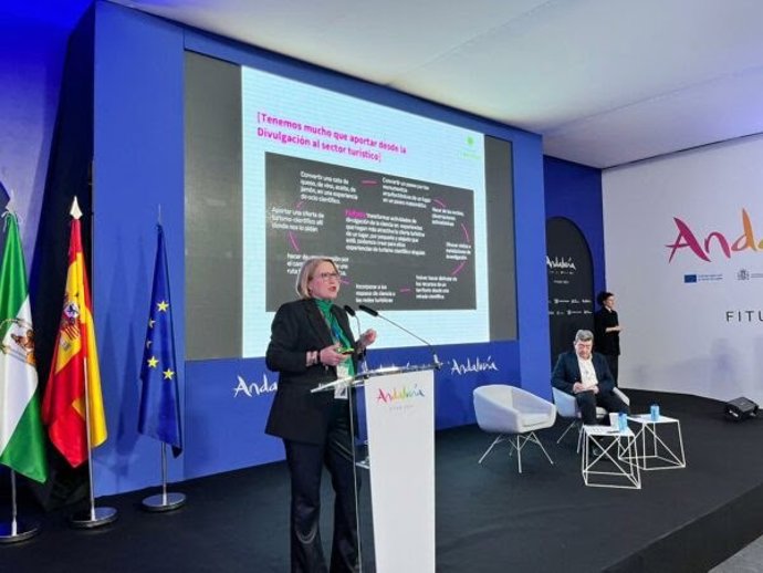 La directora de la Fundación Descubre, Teresa Cruz, presenta el proyecto Turismo Científico