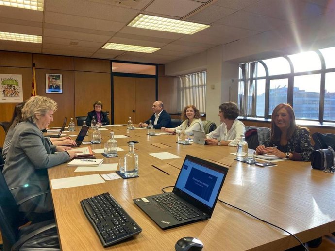 Reunión de este martes entre miembros de la Diputación de Barcelona y la Conselleria de Educación de la Generalitat