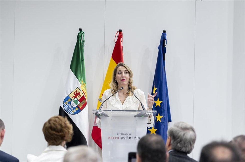 La presidenta de la Junta de Extremadura, María Guardiola, en la primera jornada de la Feria Internacional de Turismo, FITUR 2024, en IFEMA Madrid, a 24 de enero de 2024, en Madrid (España).