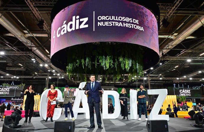 El alcalde de Cádiz en Fitur.