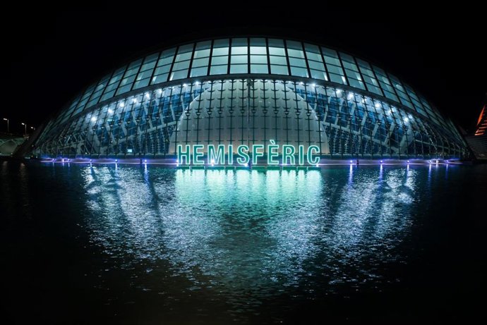 Archivo - Imagen de l'Hemisfric por la noche