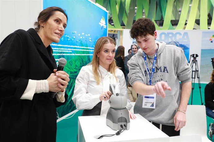 La presidenta del Govern, Marga Prohens, en la presentación del Atlntida Film Fest y una propuesta de Amparo Sard